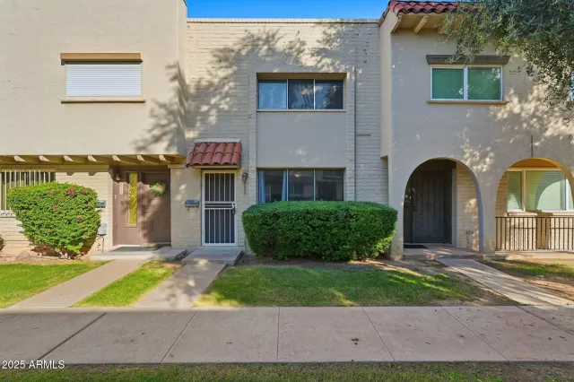 MLS: 6938834 Condo For Sale