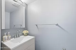 Photo #6: 6938834 Listing