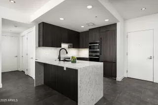 Photo #2: 6938986 Listing