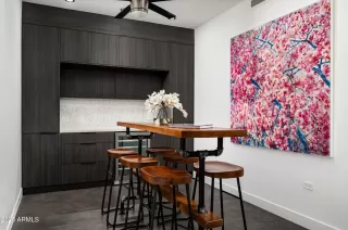 Photo #4: 6938986 Listing