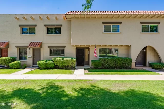 MLS: 6939100 Condo For Sale