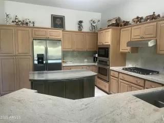 Photo #2: 6939207 Listing