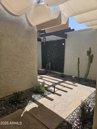 Photo #1: 6939257 Listing 