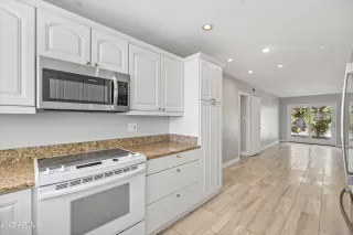 Photo #3: 6939366 Listing