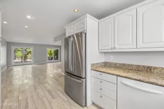 Photo #4: 6939366 Listing