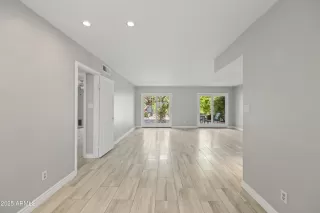 Photo #5: 6939366 Listing