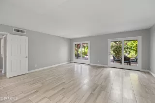 Photo #6: 6939366 Listing