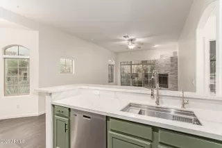 Photo #4: 6939651 Listing