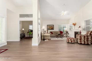 Photo #6: 6939781 Listing