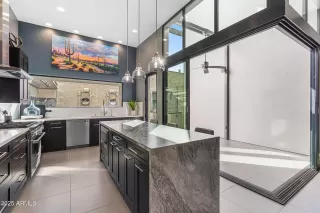 Photo #6: 6939845 Listing