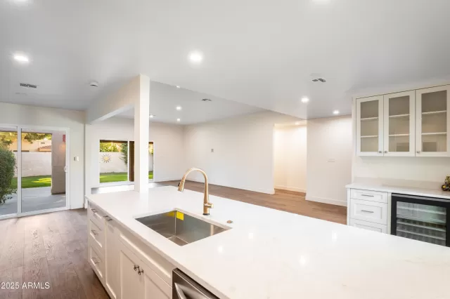 MLS: 6939910 Condo For Sale