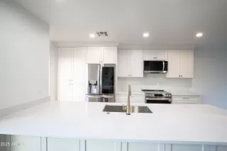 Photo #3: 6939910 Listing