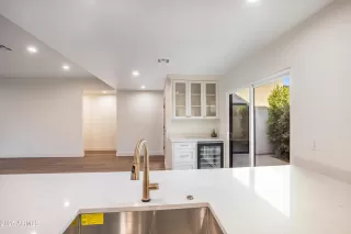 Photo #4: 6939910 Listing