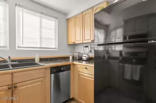 Photo #6: 6940282 Listing