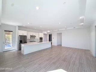 Photo #2: 6940308 Listing 