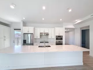 Photo #3: 6940308 Listing 