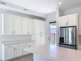 Photo #4: 6940308 Listing 