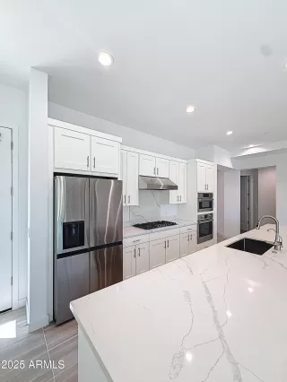 Photo #5: 6940308 Listing 