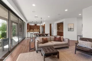 Photo #3: 6940338 Listing