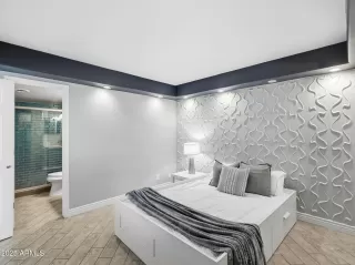 Photo #2: 6940428 Listing