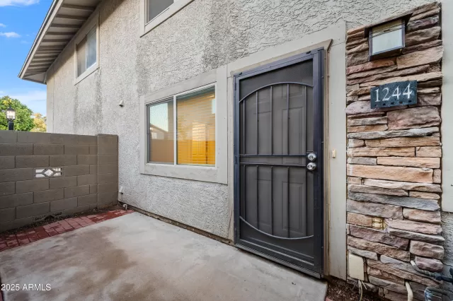 MLS: 6940692 Condo For Sale