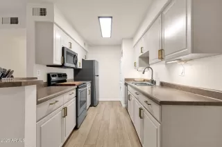 Photo #5: 6940750 Listing 