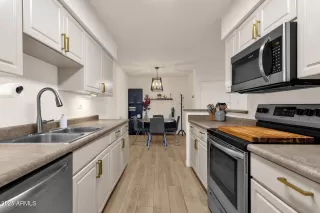 Photo #6: 6940750 Listing 