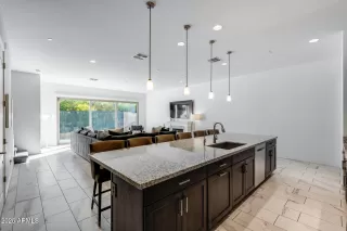 Photo #4: 6940814 Listing