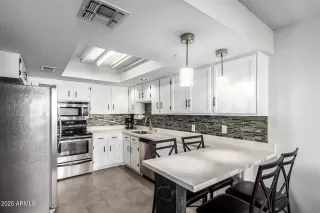 Photo #2: 6940836 Listing