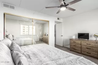 Photo #4: 6940836 Listing