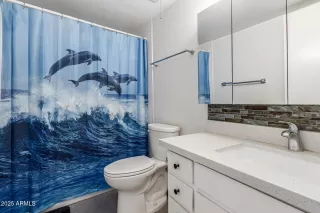 Photo #5: 6940836 Listing