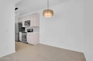 Photo #5: 6940848 Listing