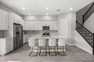 Photo #3: 6940901 Listing