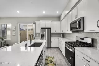 Photo #4: 6940901 Listing