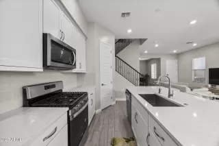 Photo #5: 6940901 Listing