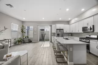 Photo #6: 6940901 Listing