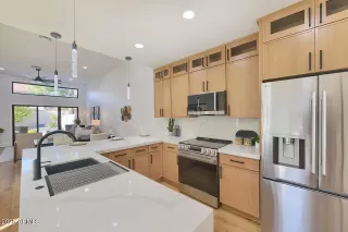 Photo #2: 6940944 Listing 