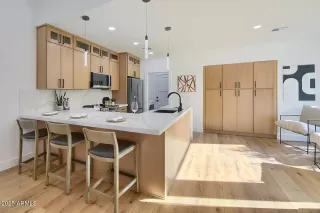 Photo #3: 6940944 Listing 