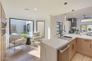 Photo #5: 6940944 Listing 