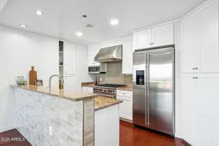 Photo #3: 6940966 Listing