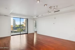 Photo #4: 6940966 Listing