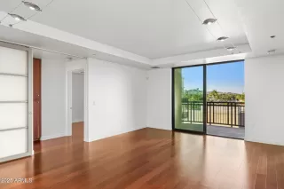 Photo #5: 6940966 Listing