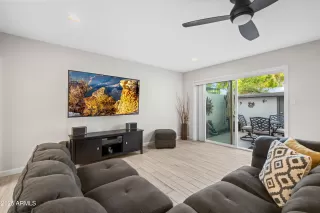 Photo #6: 6941036 Listing 