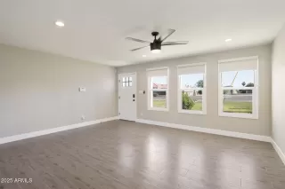 Photo #4: 6941283 Listing