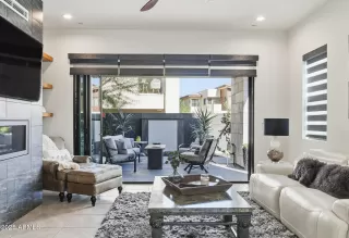 Photo #5: 6941309 Listing