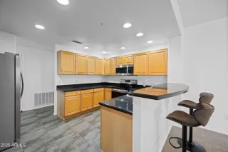 Photo #5: 6941330 Listing