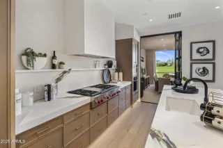 Photo #2: 6941927 Listing 