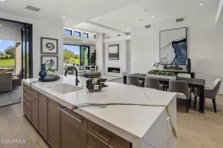 Photo #3: 6941927 Listing 