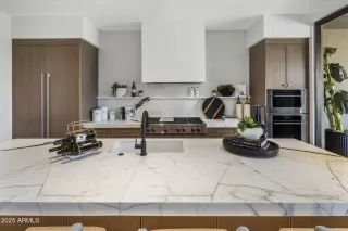 Photo #6: 6941927 Listing 