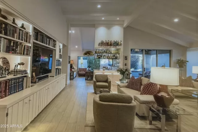 MLS: 6942062 Condo For Sale